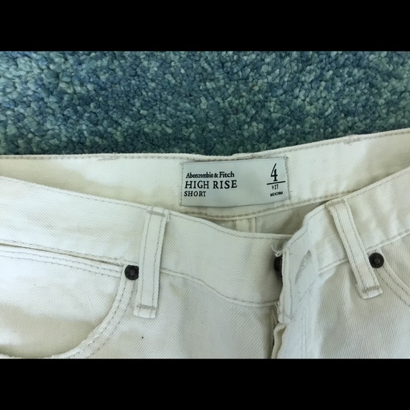 High rise white embroidered flowers denim shorts - Picture 2 of 3